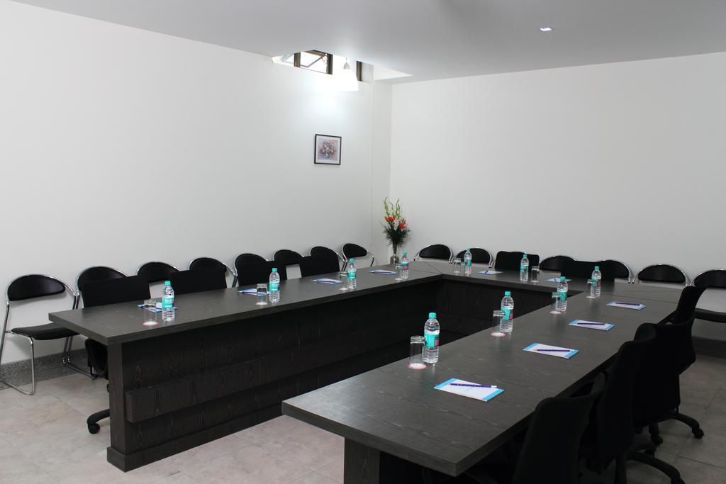 Stately Suites Mg Road Gurgaon Exterior photo