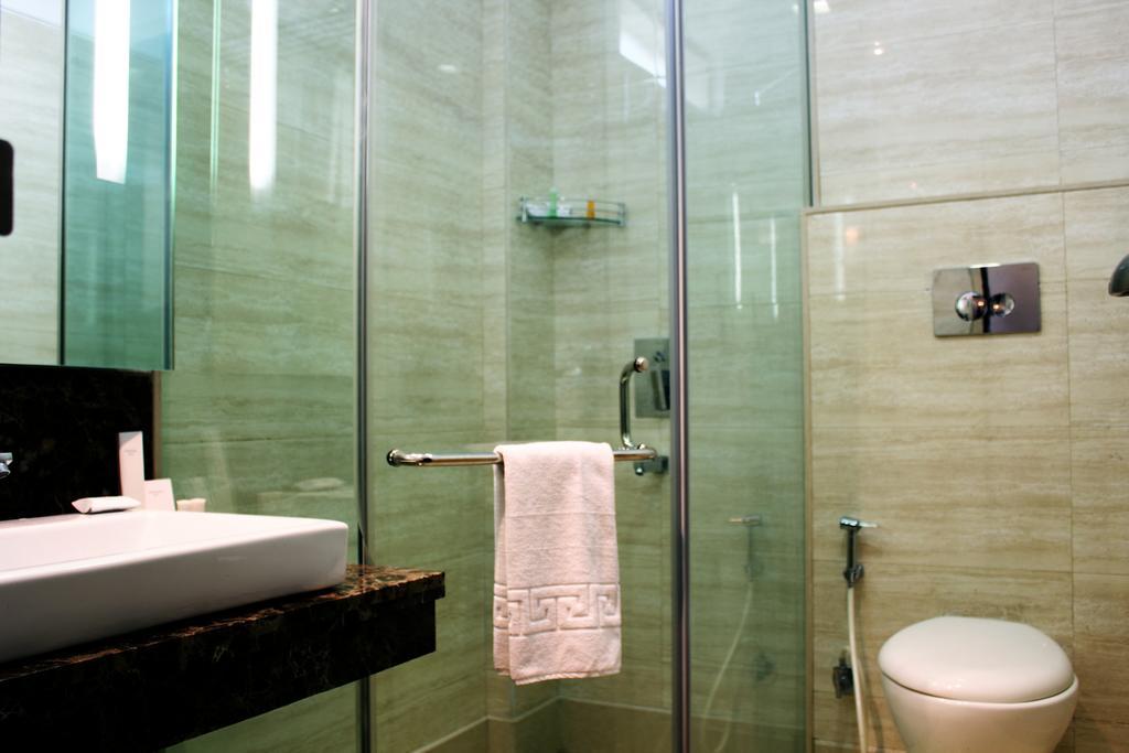 Stately Suites Mg Road Gurgaon Room photo
