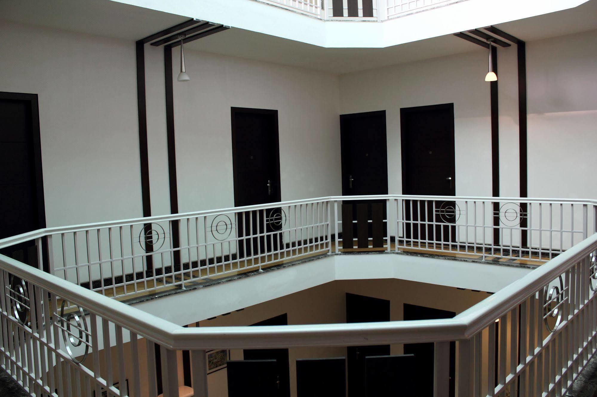 Stately Suites Mg Road Gurgaon Exterior photo