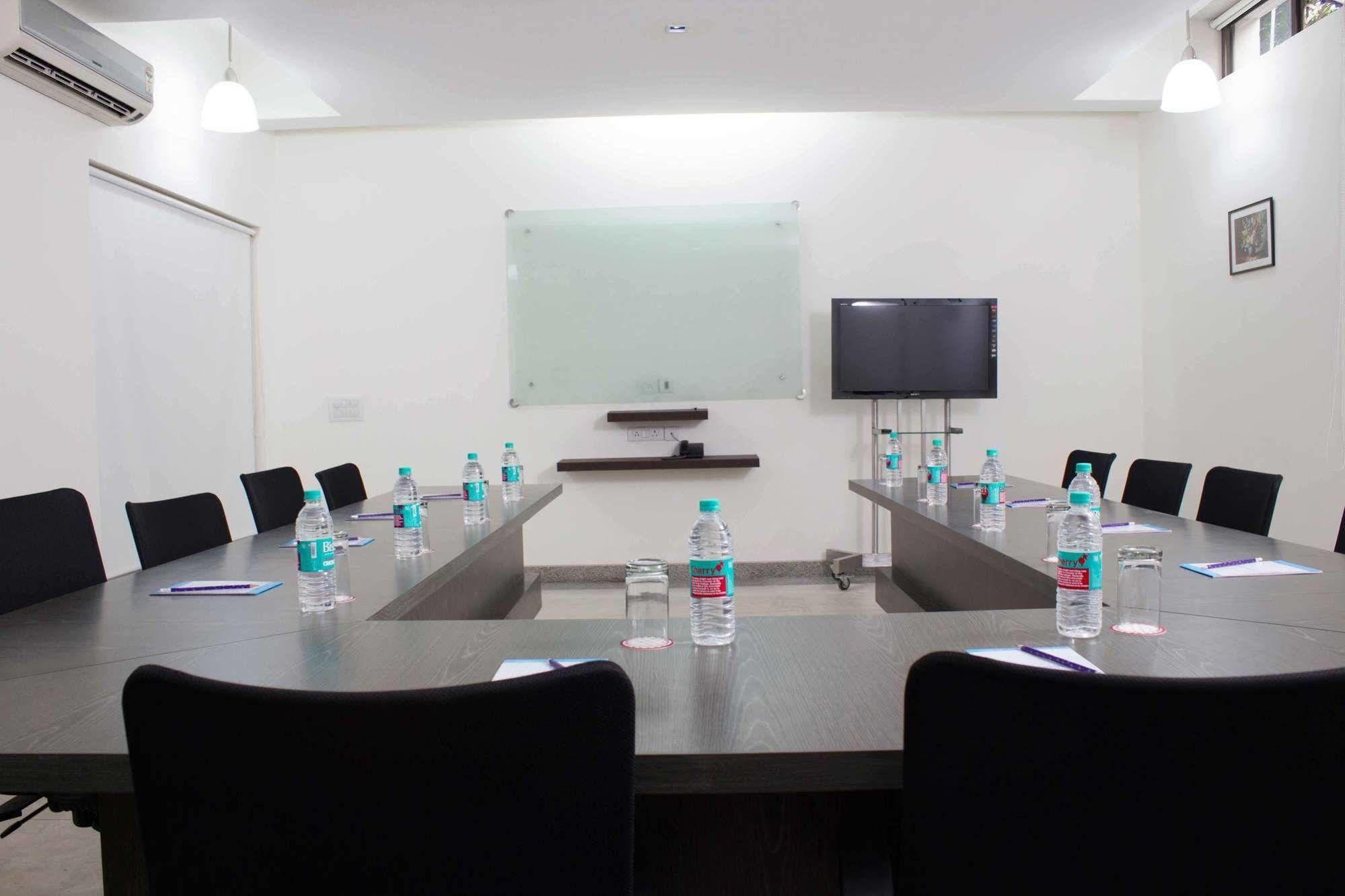 Stately Suites Mg Road Gurgaon Exterior photo