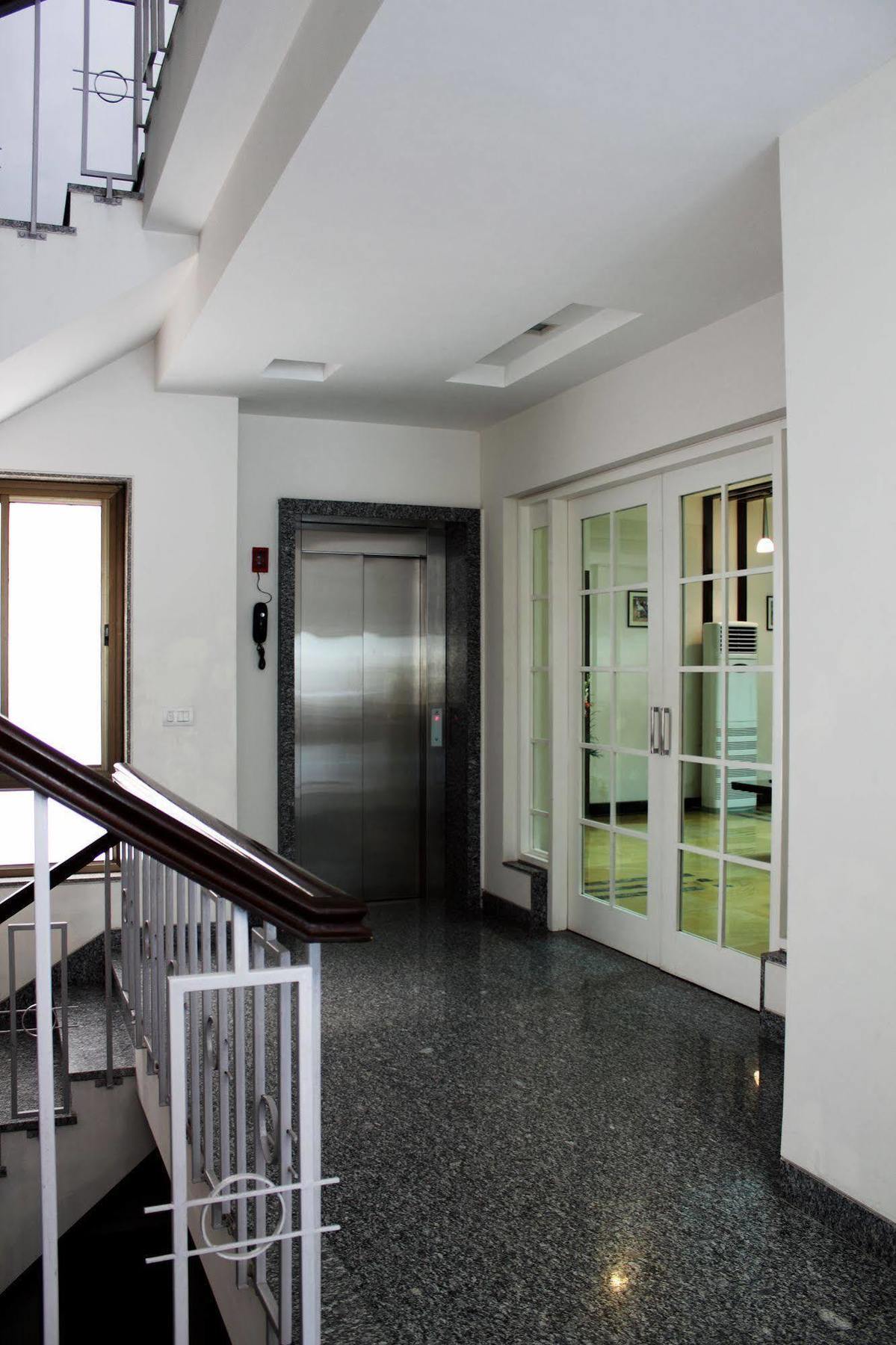 Stately Suites Mg Road Gurgaon Exterior photo